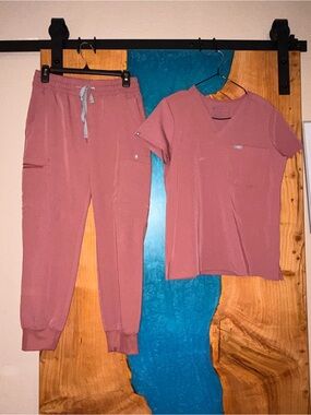 Figs V-Neck Scrub Top and bottom set, in Rose Mauve